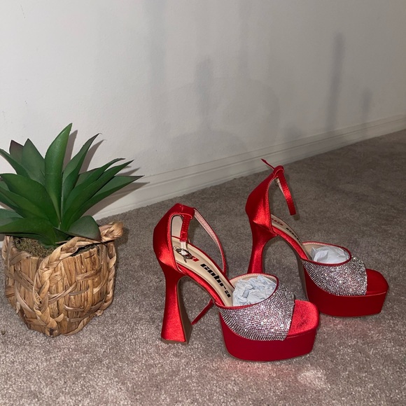 Red heel - Picture 2 of 3